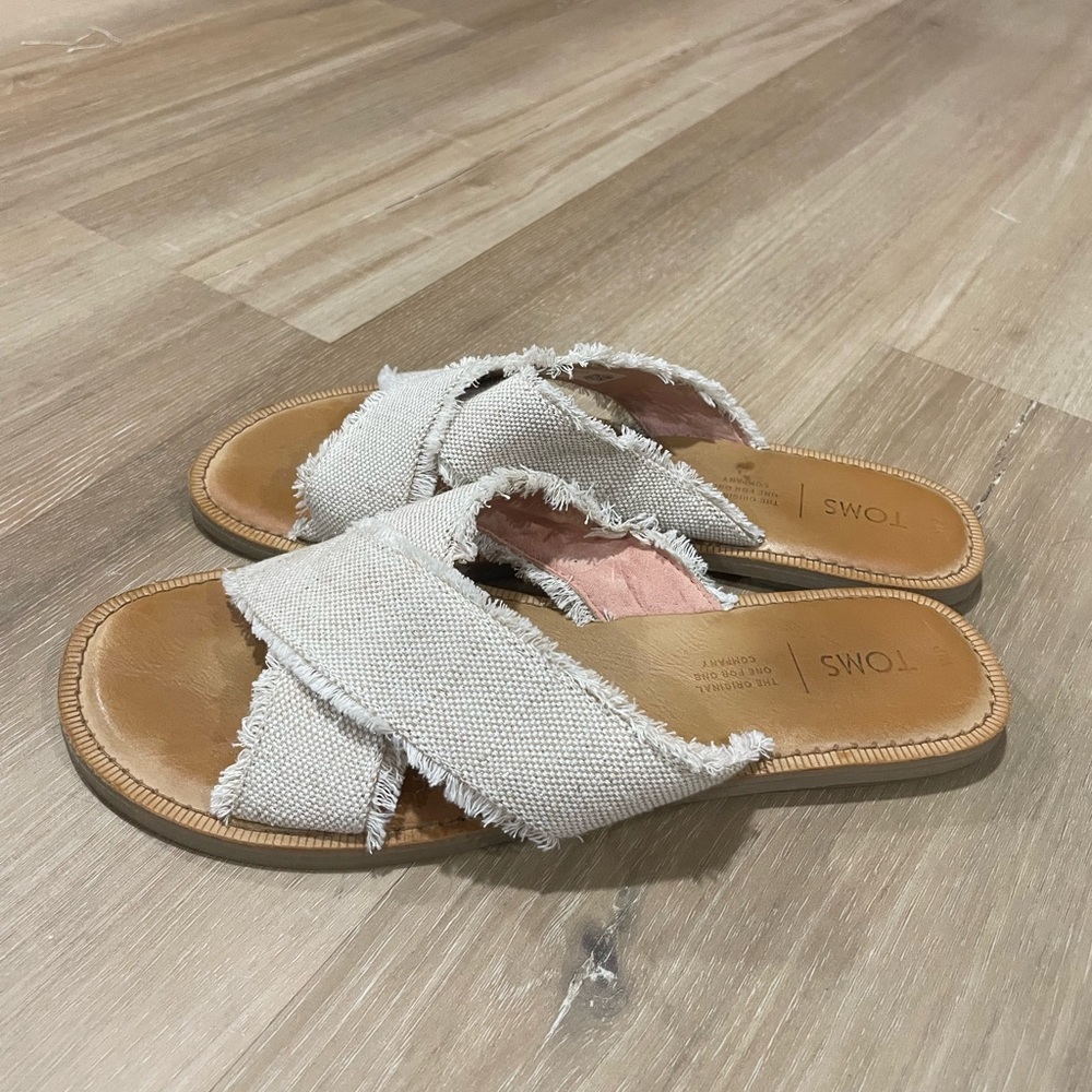 Toms Cream Cross-Strap Sandals for Casual Comfort